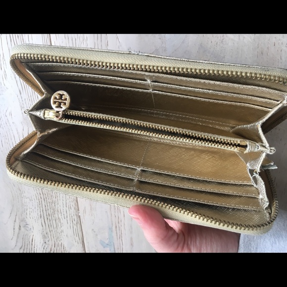 Tory Burch Gold Robinson Zip Continental Wallet - Picture 5 of 8
